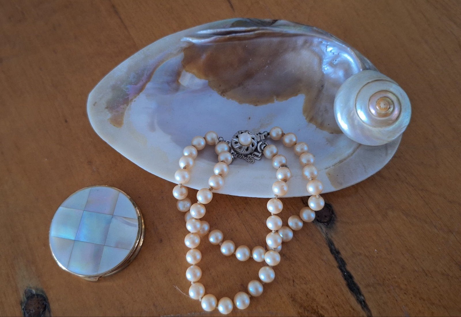 parelmoer sieradenschelp en pillendoosje., Ophalen of Verzenden