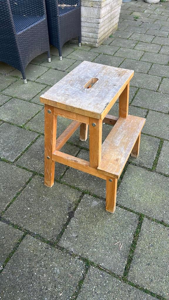 Opstapje hout zeer stevig, Ophalen, Zo goed als nieuw, Hout