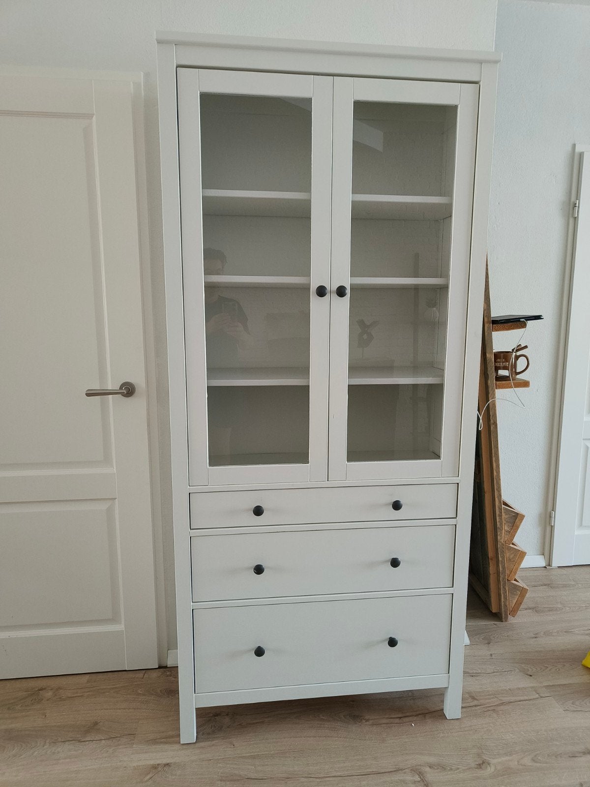 IKEA Hemnes Vitrinekast met 3 Lades - Wit, Ophalen, Gebruikt, Met deur(en), Glas
