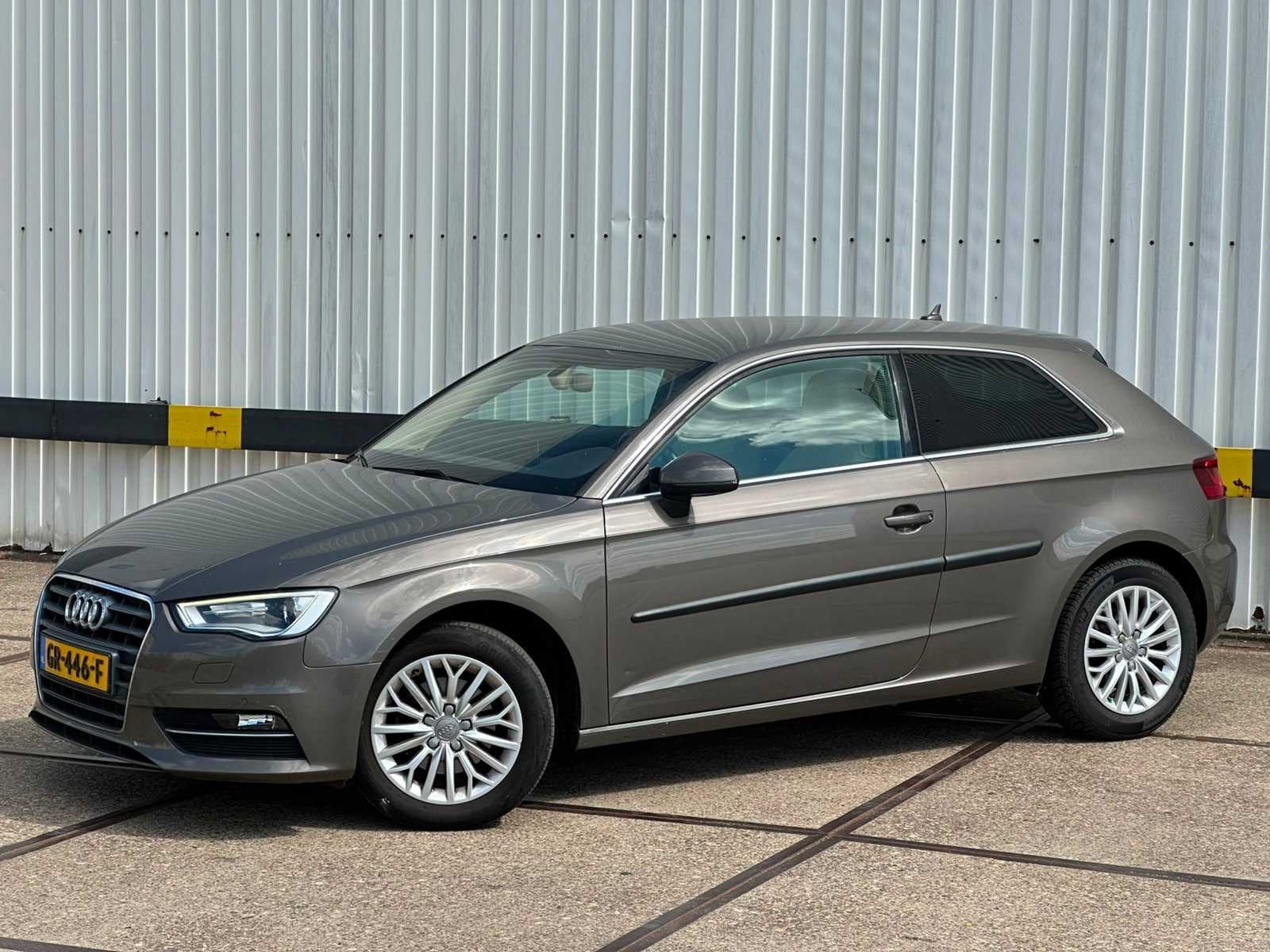 Audi A3 1.2 TFSI Ambiente Pro Line plus* GR-446-F, Auto's, Voorwielaandrijving, Gebruikt, Euro 6, 4 cilinders