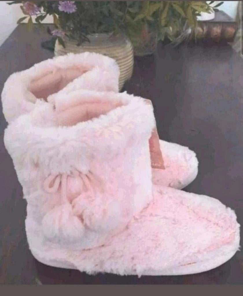 Zachtroze fluffy (model uggs) sloffen Lords & Lilies 37-38, Verzenden, Lords & Lilies, Nieuw, Roze