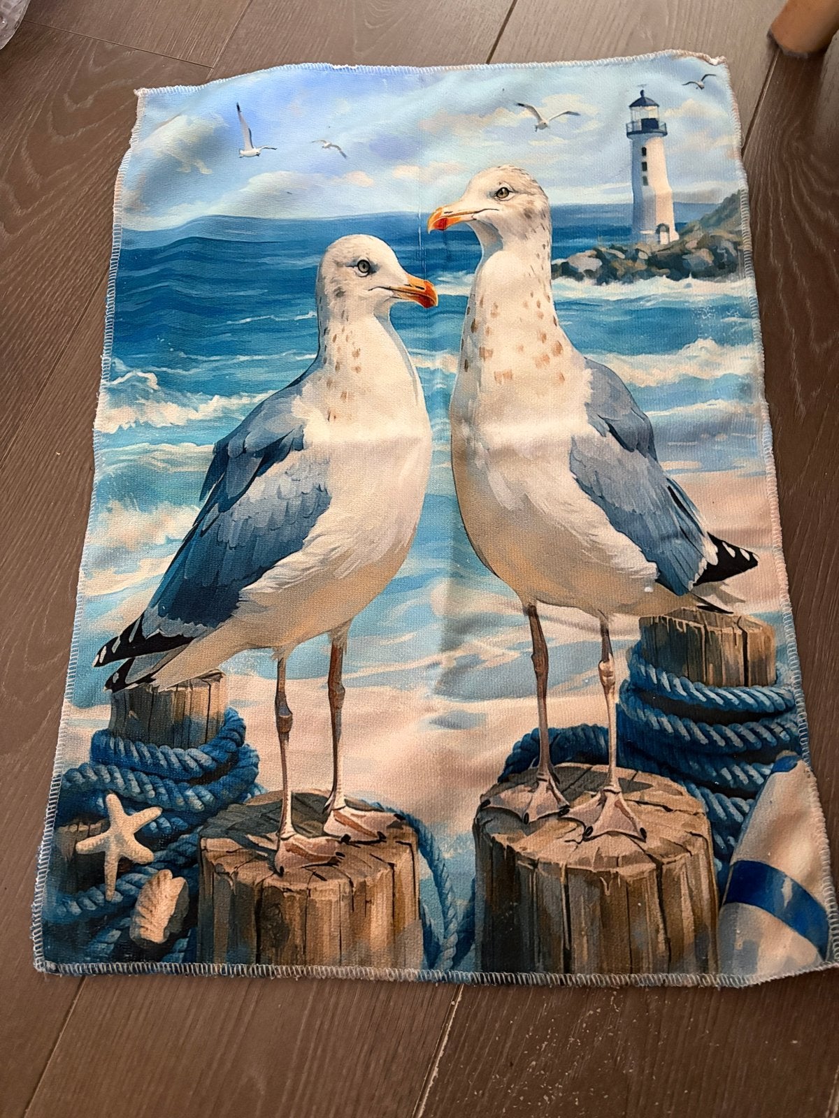 Gastenhanddoek met vuurtoren en zeemeeuwen 45x66 cm, Wasbaar, Nieuw, Textiel overig, Meerkleurig