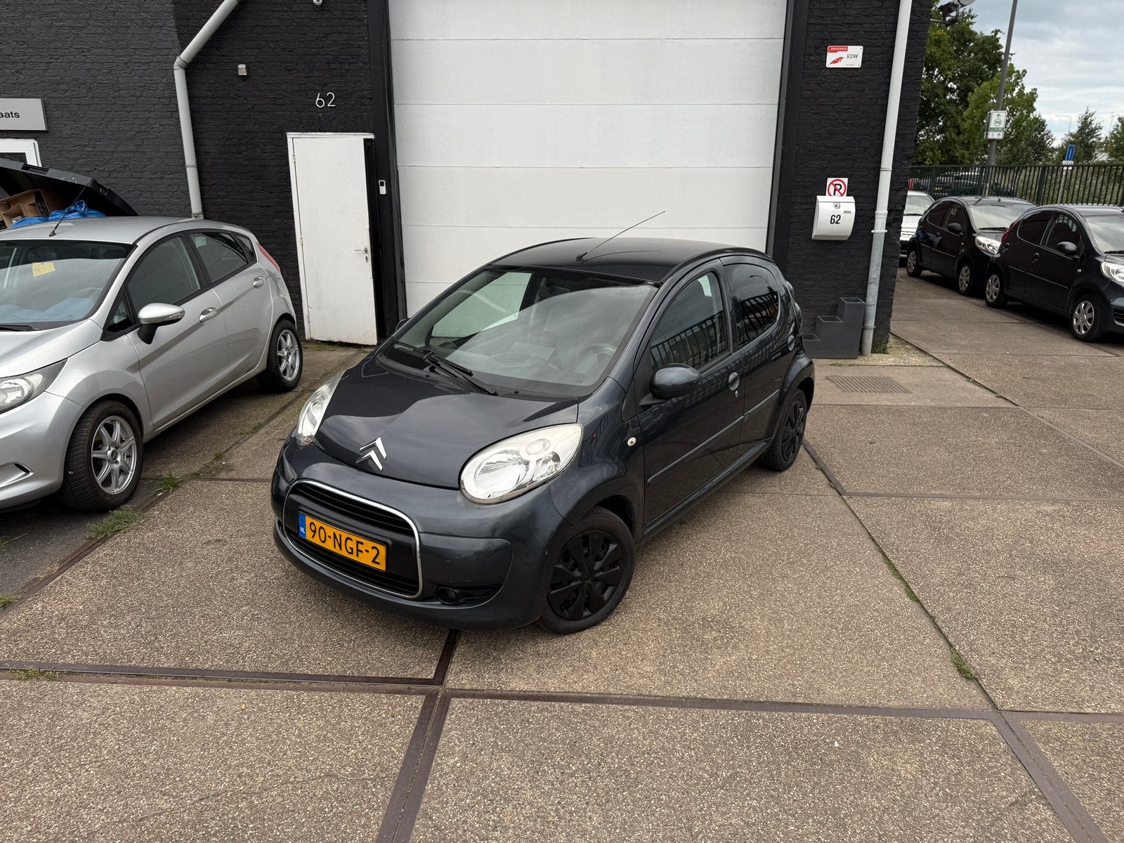 Citroën C1 1.0 5-DRS 2010 Grijs ( Airco/ Nap/ Scherm ), Voorwielaandrijving, Zwart, 4 stoelen, C1