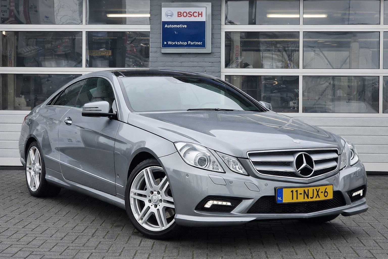 Mercedes E-klasse Coupé 250 CGI Avantgarde AMG|Pano|Leder|I, Auto's, Euro 5, Achterwielaandrijving, 4 cilinders, Met garantie (alle)