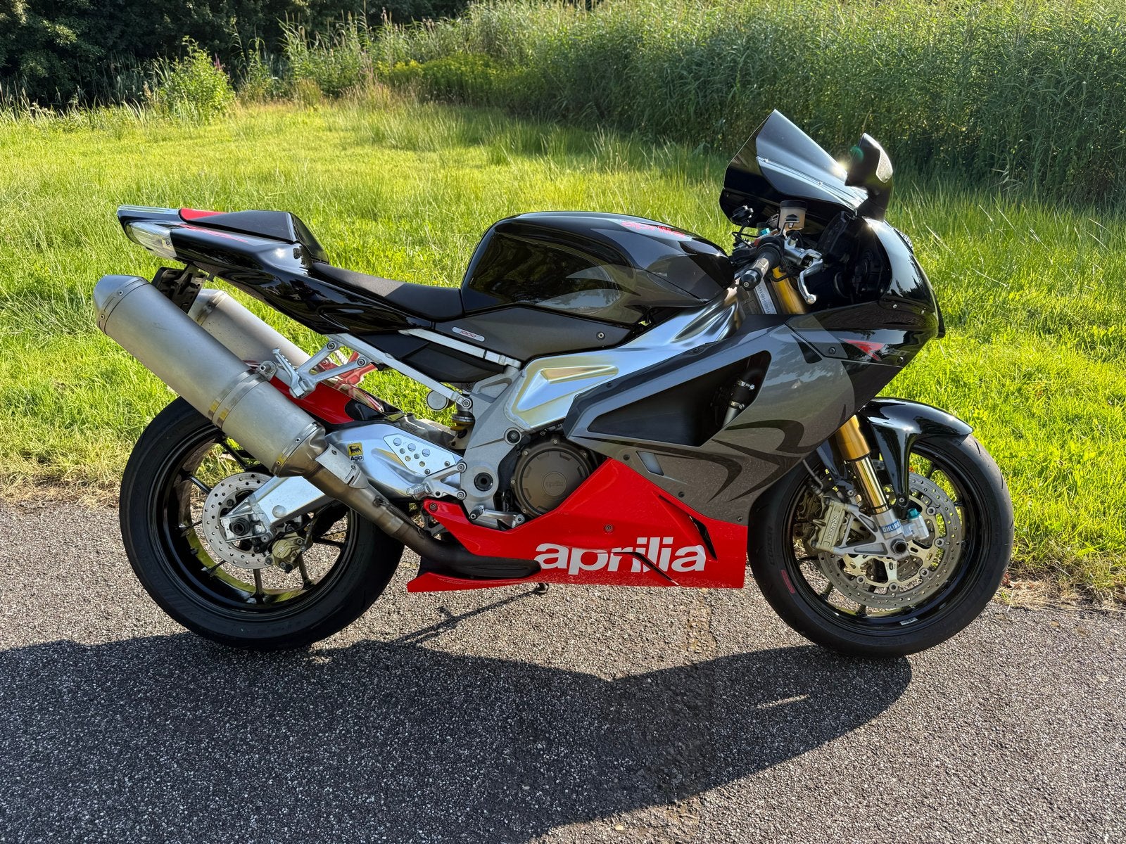 Aprilia RSV 1000 R 2009 - Collectorsitem 10.000 km!, 2 cilinders, Occasion, Motorrijbewijs A, Super Sport