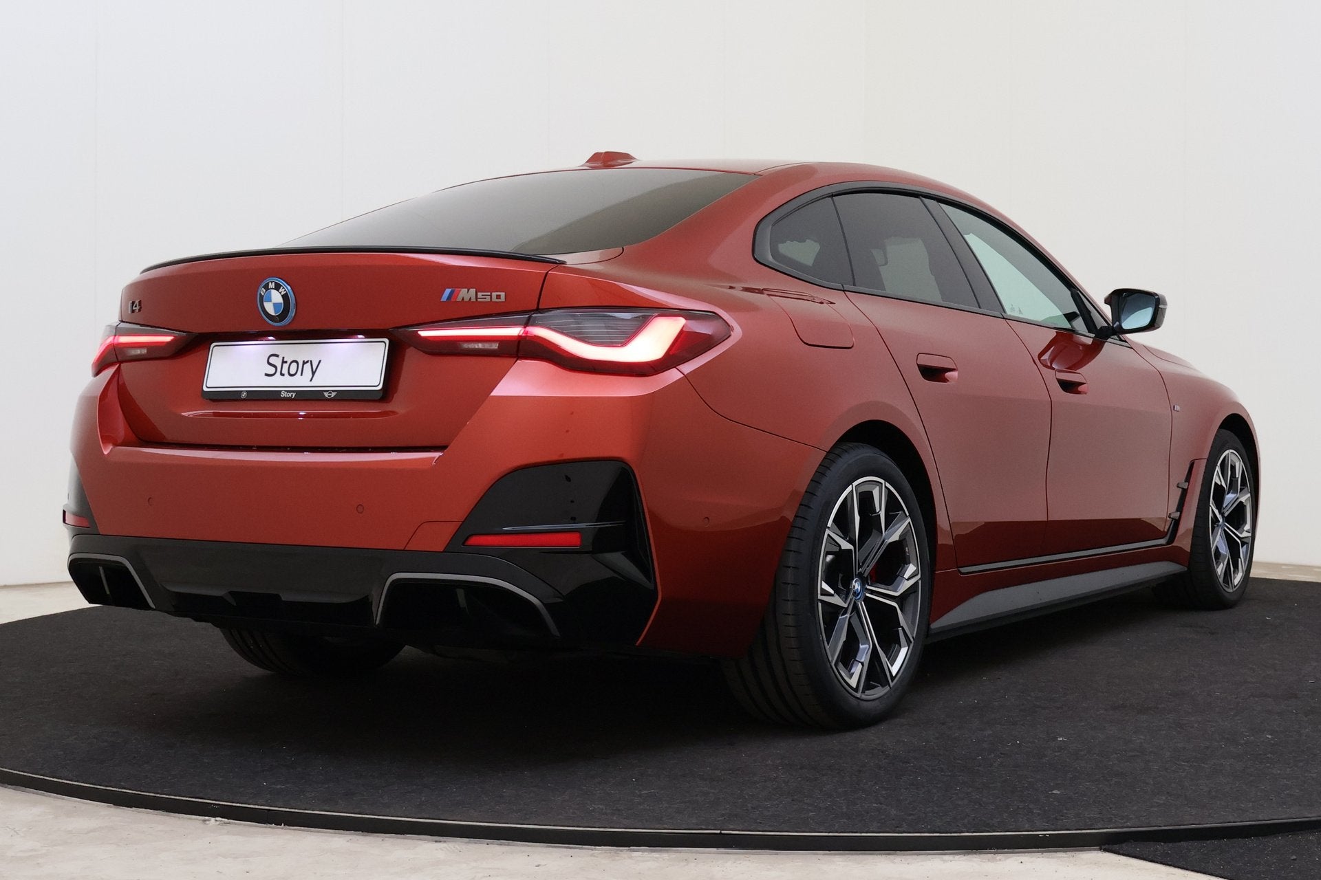 BMW i4 M50 High Executive M Sport / M Sportstoelen / Harman, Auto's, Gebruikt, Overige kleuren, 2190 kg, 1600 kg