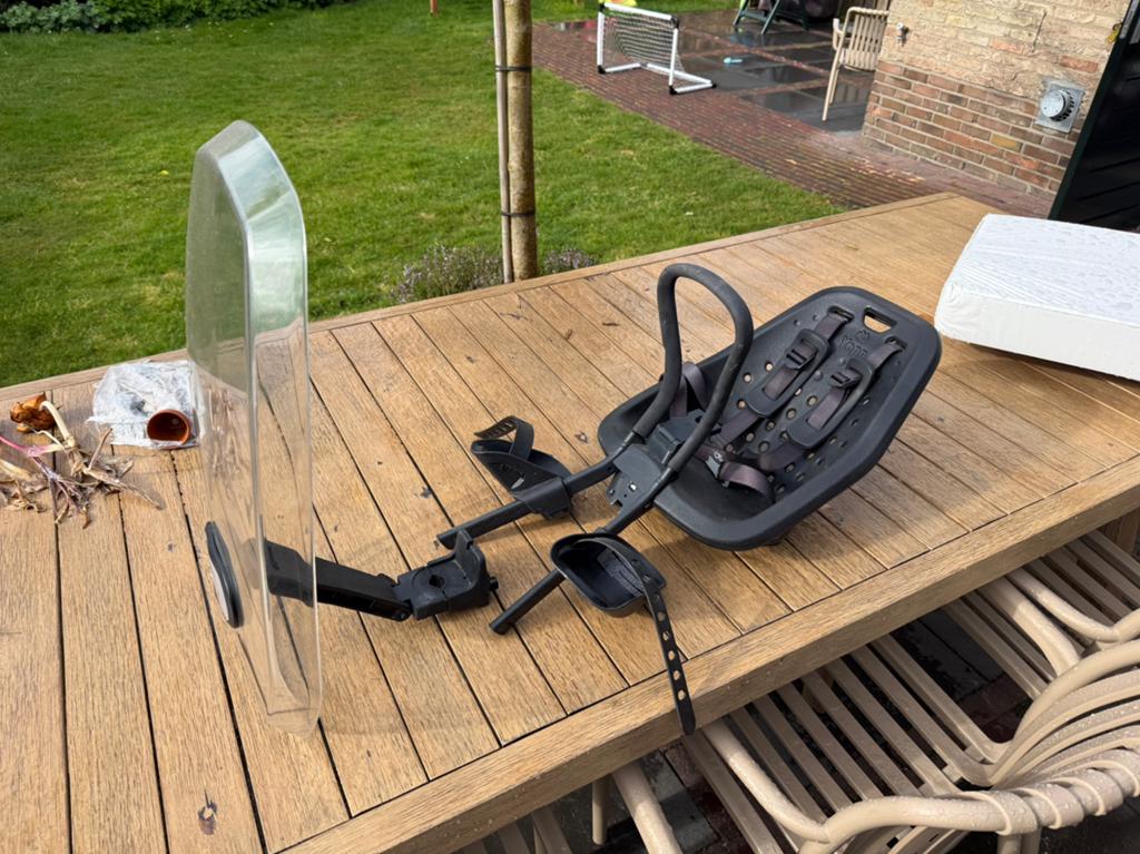 Thule Yepp Nexxt Mini Fietsstoeltje met Windscherm, Fietsen en Brommers, Fietsaccessoires | Fietsstoeltjes, Gebruikt, Voorzitje
