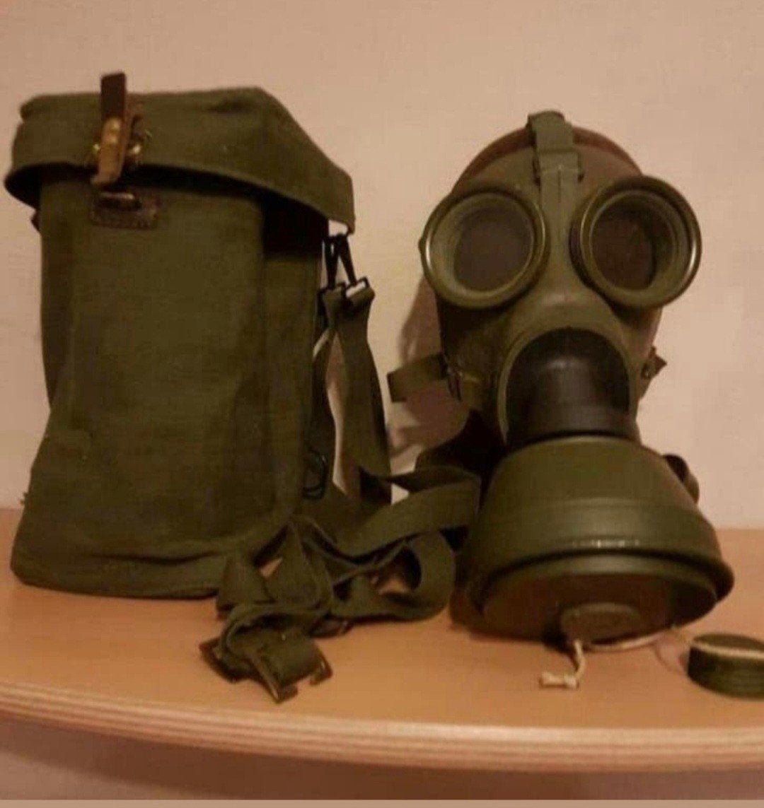 Gasmasker 3x netjes compleet, Verzamelen, Militaria | Algemeen, Landmacht, Nederland, Ophalen