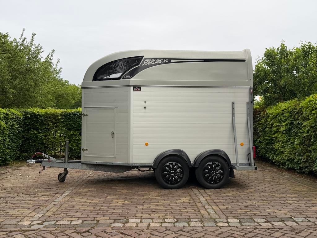 Zeer mooie aluminium 2 paards atec met zadelkamer, Dieren en Toebehoren, Paarden en Pony's | Trailers en Aanhangwagens, Ophalen