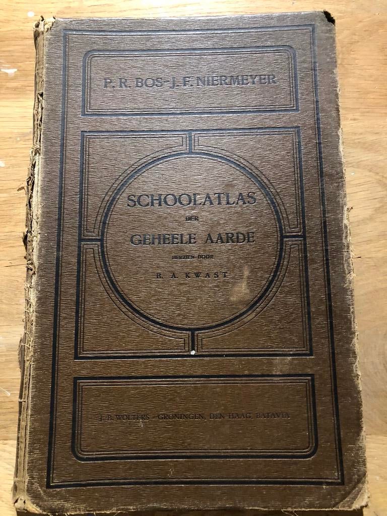 P.R. Bos J.F. Niermeyer Schoolatlas der Geheele Aarde, Gelezen, Bosatlas, Ophalen of Verzenden, 1800 tot 2000