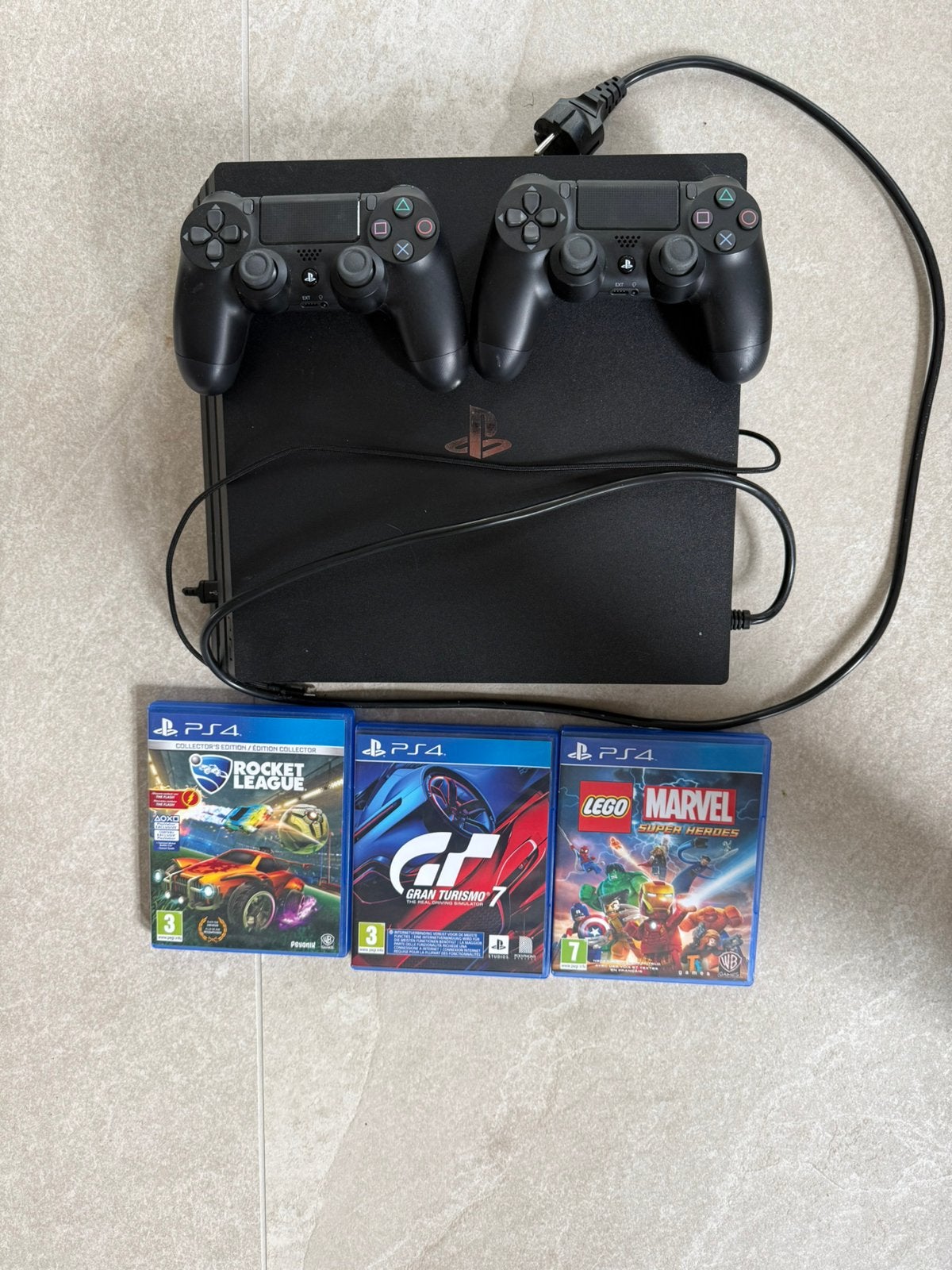 Ps4 pro met 3 games en 2 controllers, Spelcomputers en Games, Spelcomputers | Sony PlayStation 4, Ophalen, Gebruikt, Met 2 controllers