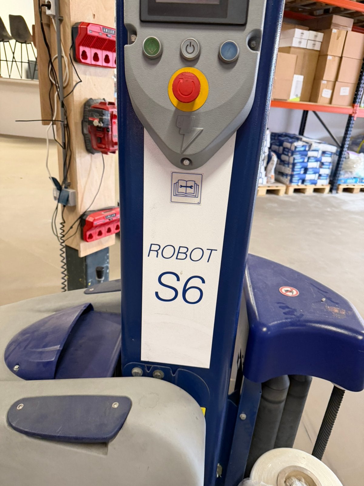 Foto 2 van Pallet wikkelaar sealer met nieuwe accu’s robopqc robot s6