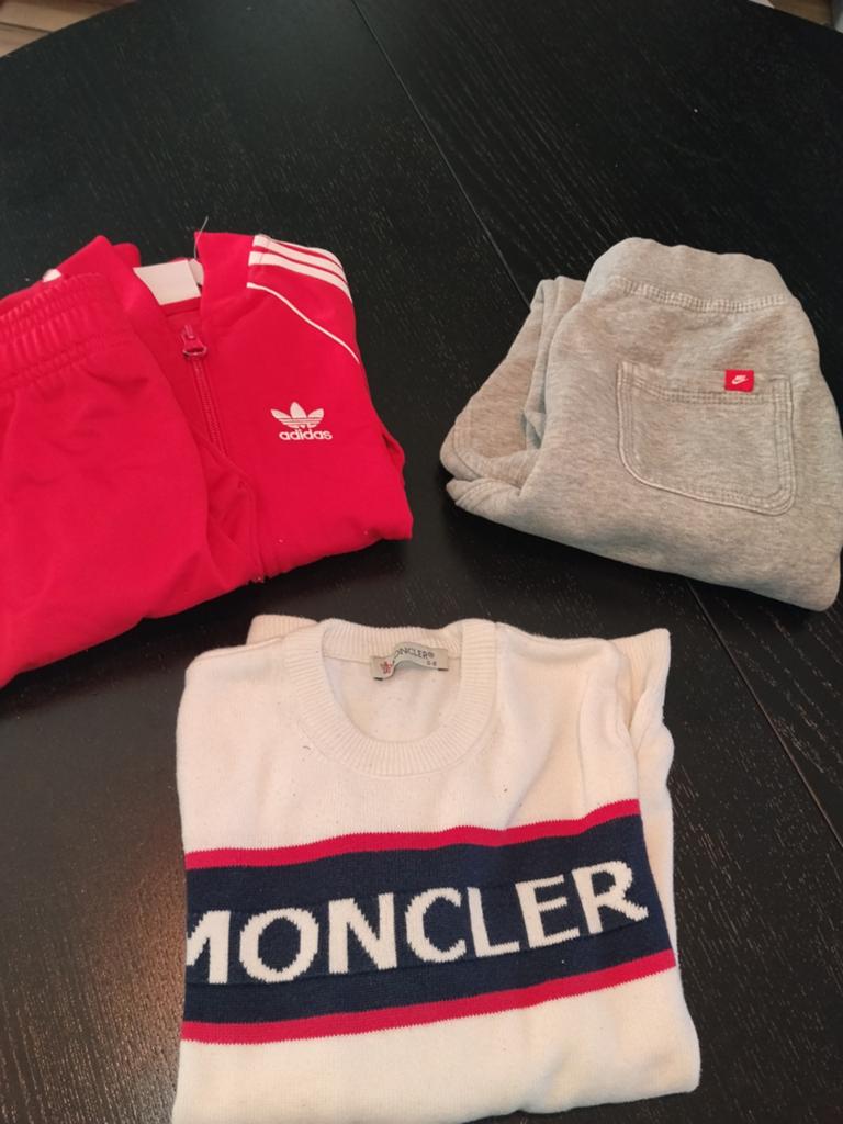 Setje kleding: Adidas, Moncler & Nike (maat 104/110), Ophalen of Verzenden, Jongen of Meisje