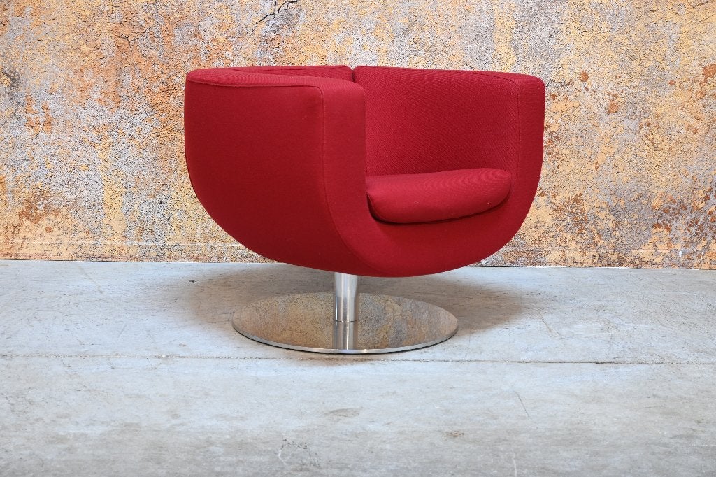 ZGANieuw rode stoffen B&B Italia Tulip draaifauteuil, Huis en Inrichting, 75 tot 100 cm, Ophalen of Verzenden, Zo goed als nieuw