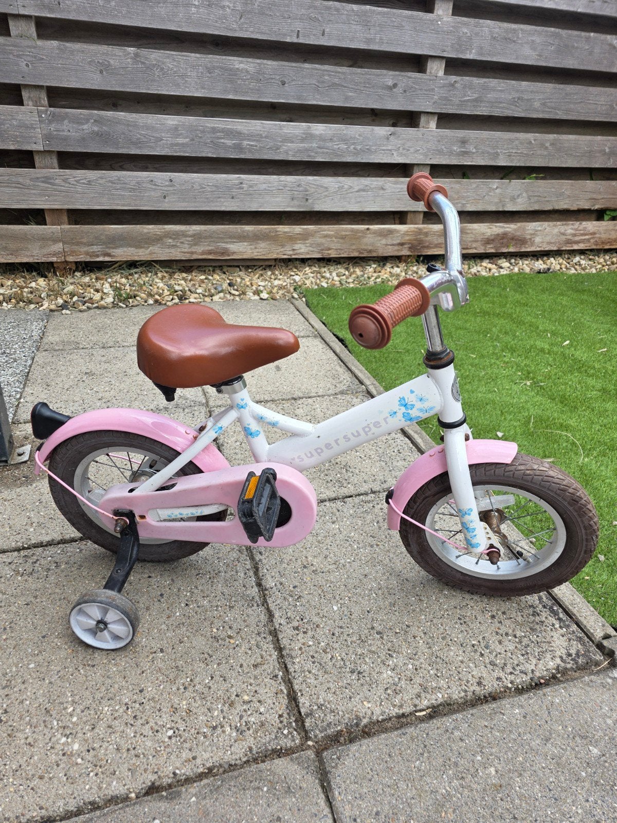 Roze kinderfiets met zijwieltjes - Supersuper 12 inch, Ophalen, Terugtraprem, Zijwieltjes, Gebruikt