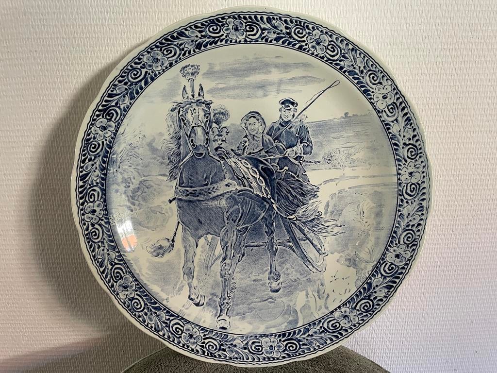Delfts blauw wandbord met koets en paard, Ophalen