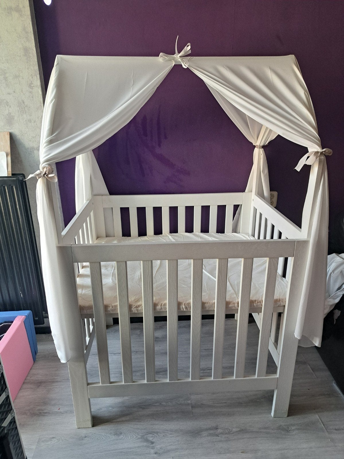 Super leuke, nette, witte baby box huisje, Ophalen, Ledikant