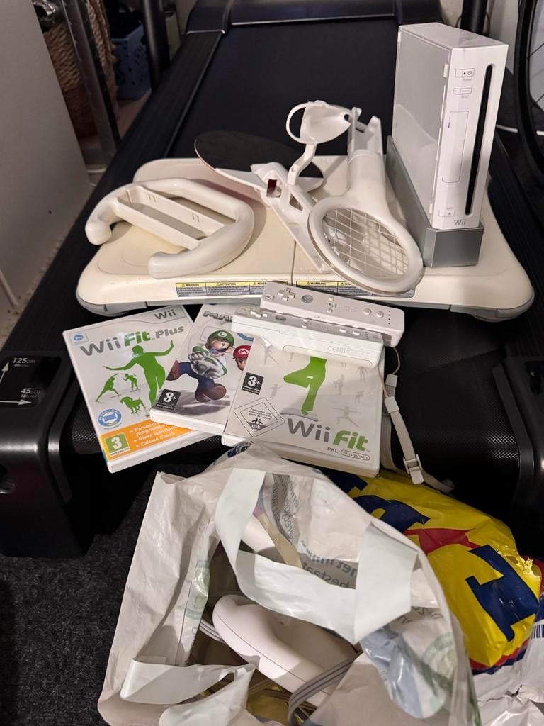 Nintendo Wii complete set met 2 controllers en Wii Fit, Ophalen of Verzenden, Gebruikt, Met 2 controllers, Met games