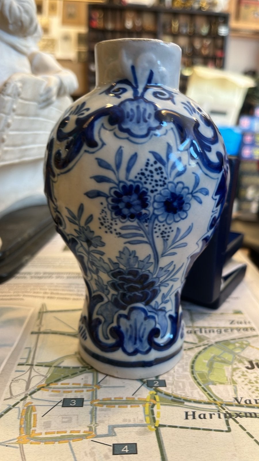 Delfts Blauw Vaasje Frans? - Handgeschilderd Bloemmotief, Ophalen