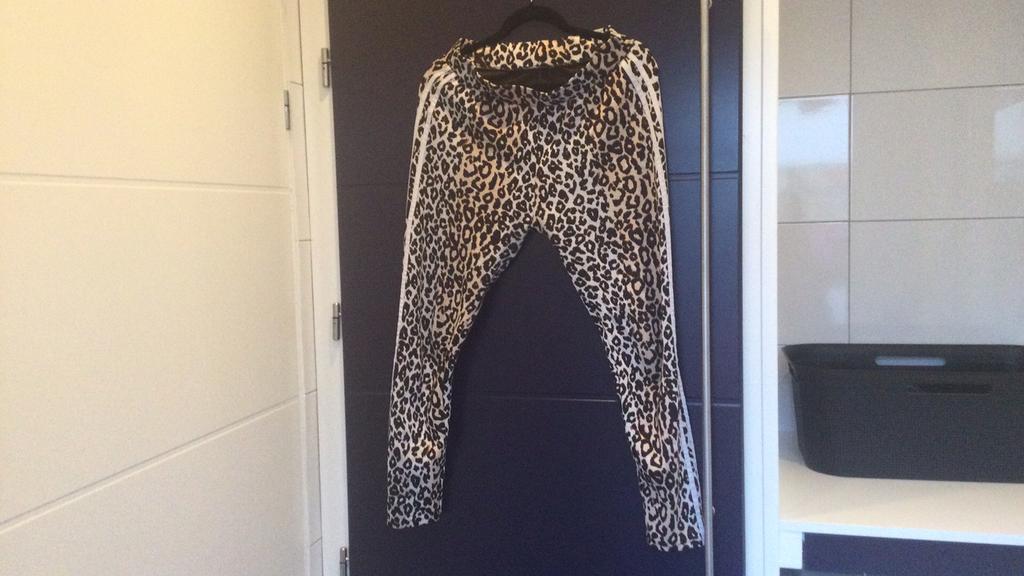 Huisbroek met panterprint maat XL/XXL, Kleding | Dames, Huispakken, Ophalen of Verzenden, Zo goed als nieuw, Maat 46/48 (XL) of groter