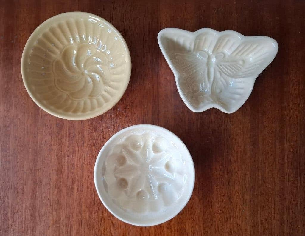 5 Vintage crèmekleurige puddingvormen o.a. vlinder/vis/eend, Gebruikt, Overige typen, Ophalen of Verzenden, Overige stijlen