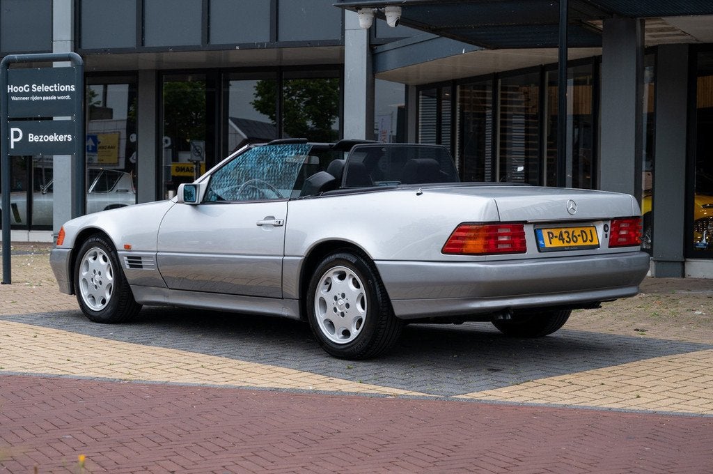 Mercedes-Benz SL-Klasse SL500 R129 V8 (bj 1990, automaat), Auto's, Oldtimers, Automaat, 4973 cc, Zwart, Cabriolet