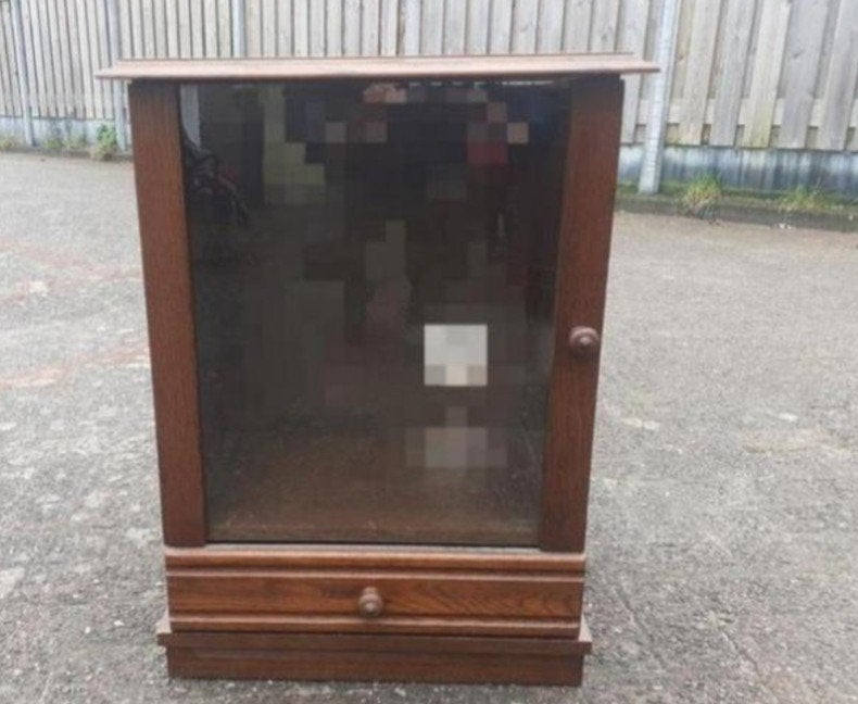 Oude vintage houten kast met glazen deur, Ophalen of Verzenden