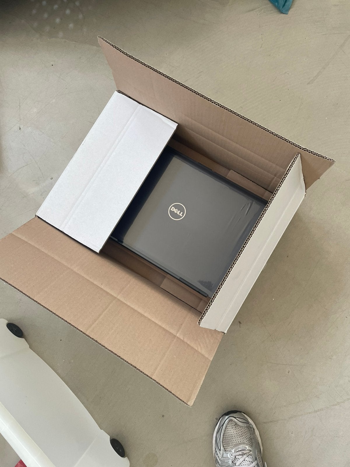 Nieuwe dell latop, met kabels., Ophalen of Verzenden, Nieuw
