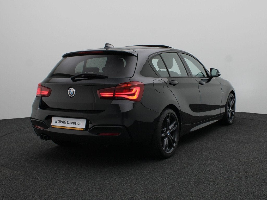 BMW 1 Serie 5-deurs 120i High Executive | Edition M Sport Sh, Auto's, Gebruikt, Euro 6, 4 cilinders, Zwart
