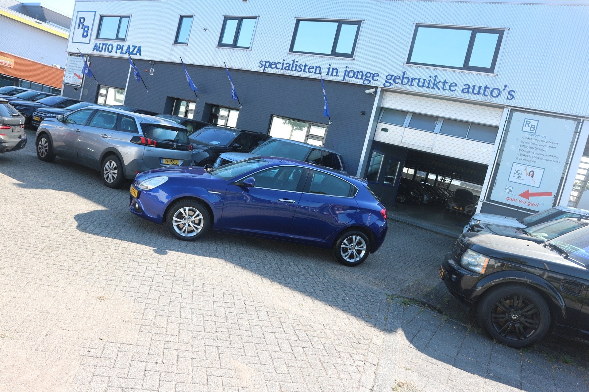 Alfa Romeo Giulietta 1.4 T Distinctive Lusso / AUTOMAAT / NA, Auto's, Euro 6, 4 cilinders, Blauw, Origineel Nederlands