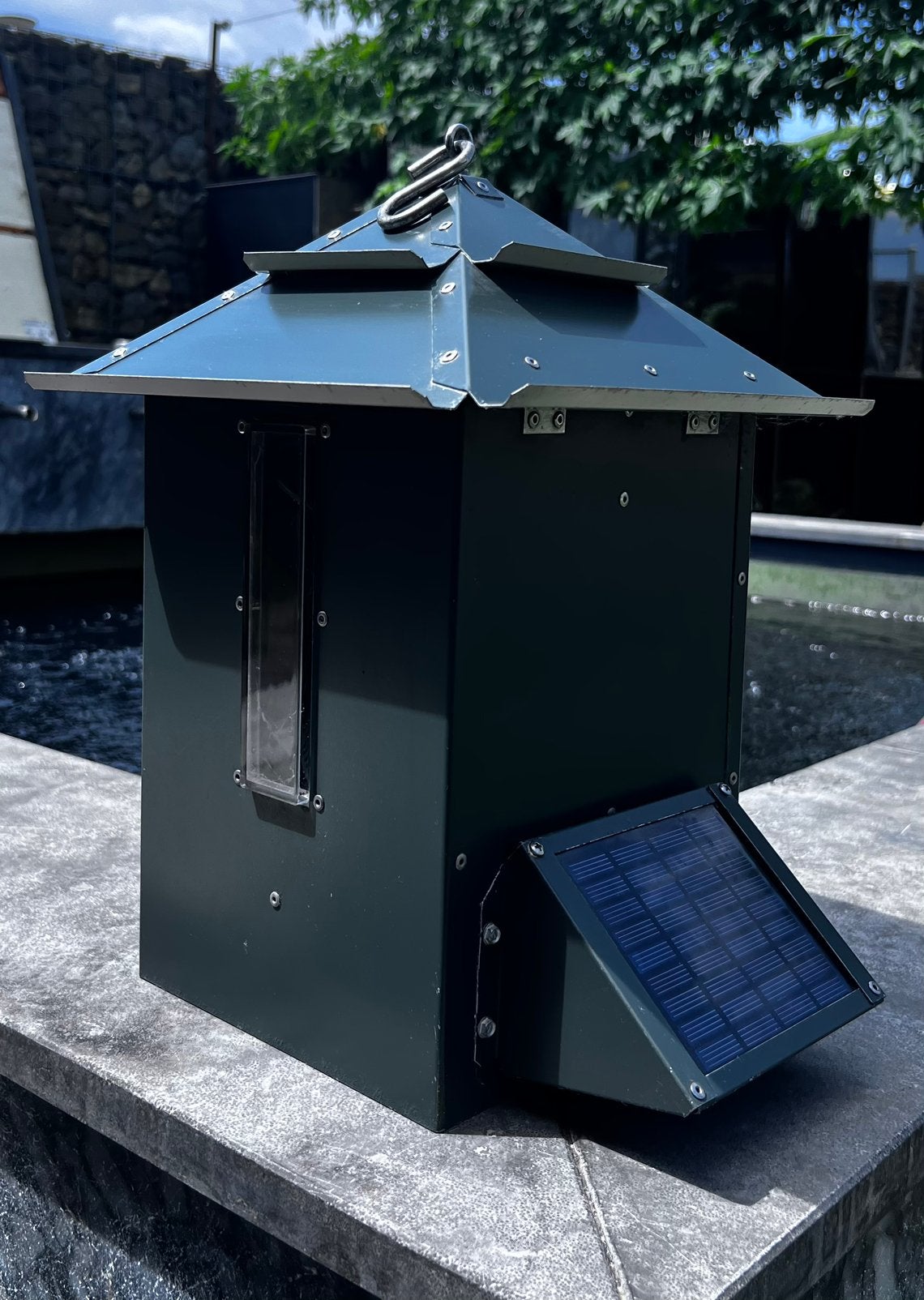 Voerautomaat Koicafe , koi café met zonnepaneel., Tuin en Terras, Ophalen of Verzenden, Gebruikt, Overige typen