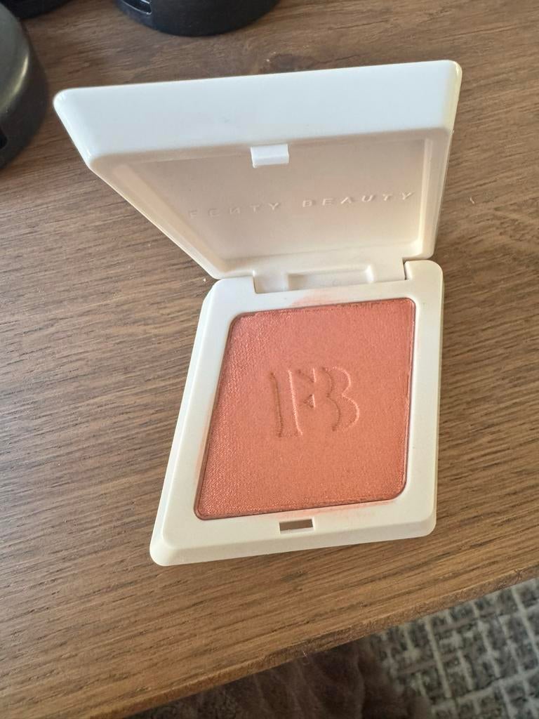 Fenty Cheeks Suede Powder Blush - Tahiti Teaze 07, Wangen, Verzenden, Zo goed als nieuw, Make-up