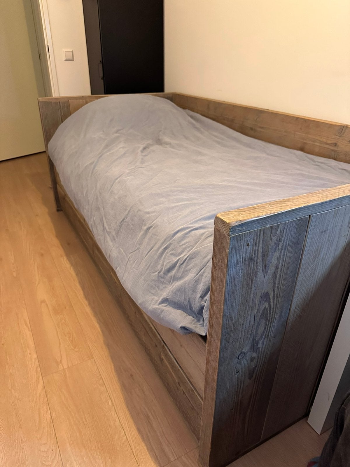 Stoer steigerhouten jongensbed 90 x 200 met logeer lade, Ophalen, Zo goed als nieuw, Eenpersoons