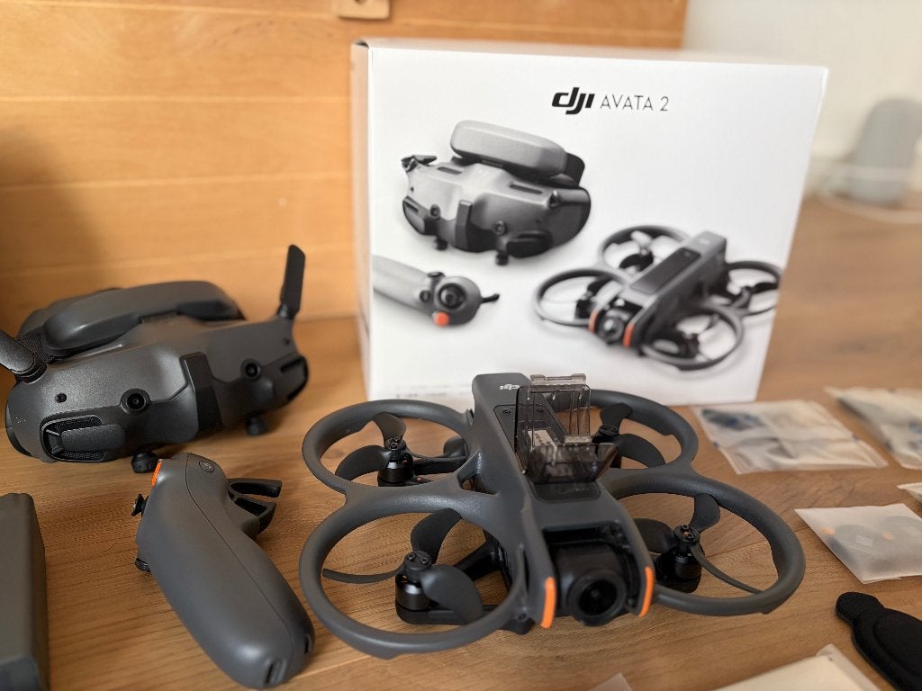 DJI Avata 2 FPV Drone ‼️Pro View Combo met Goggles 3‼️, 250 tot 900 gram, Extra accu('s), Cameradrone, Ophalen of Verzenden