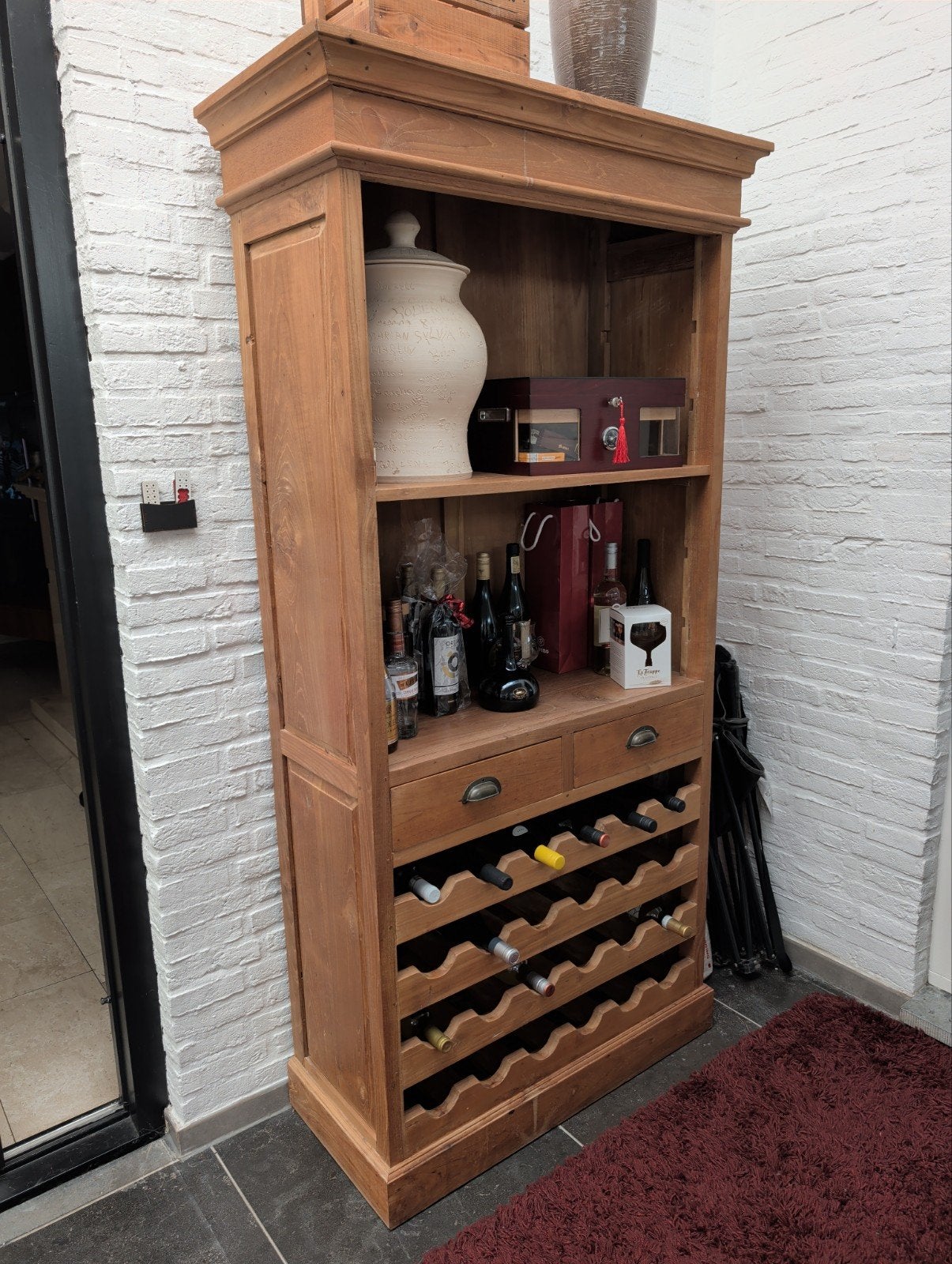 Massief houten wijnkast met lades en planken, Huis en Inrichting, Ophalen, 25 tot 50 cm