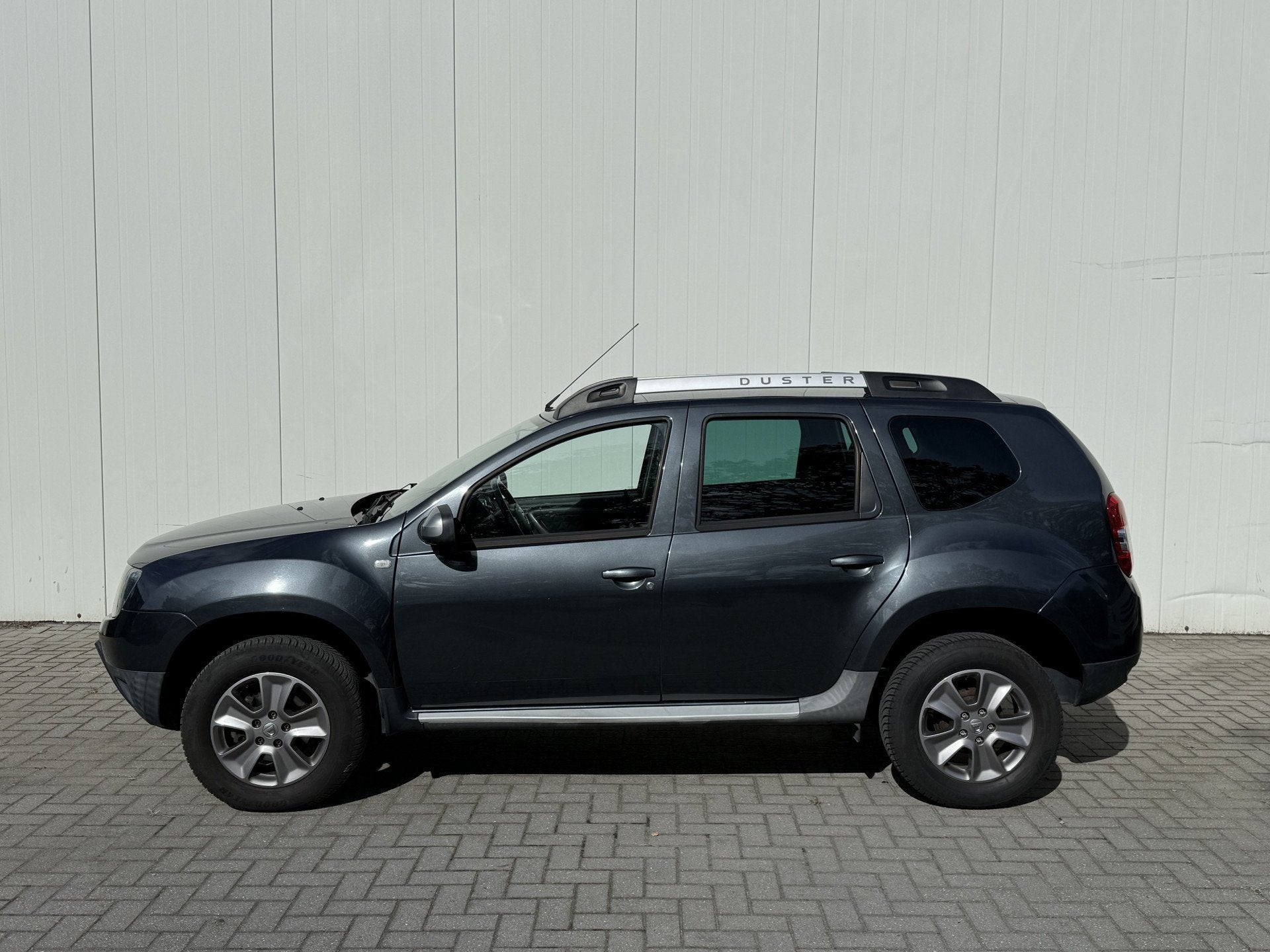 Dacia Duster 1.2 TCe 4x2 Prestige Clima - Leder - Navigatie, Auto's, Voorwielaandrijving, Gebruikt, Duster, 635 kg
