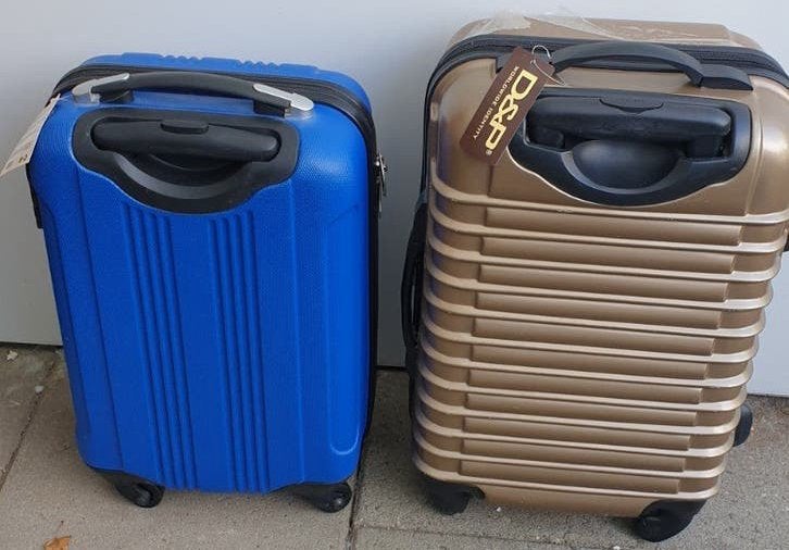 2 koffertjes met wieltjes nieuw! €10 p.s, Hard kunststof, Nieuw, Minder dan 35 cm, Wieltjes