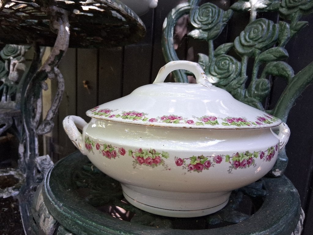 Grote Dekschaal Boch la Louviere met roze roosjes rand, Ophalen of Verzenden