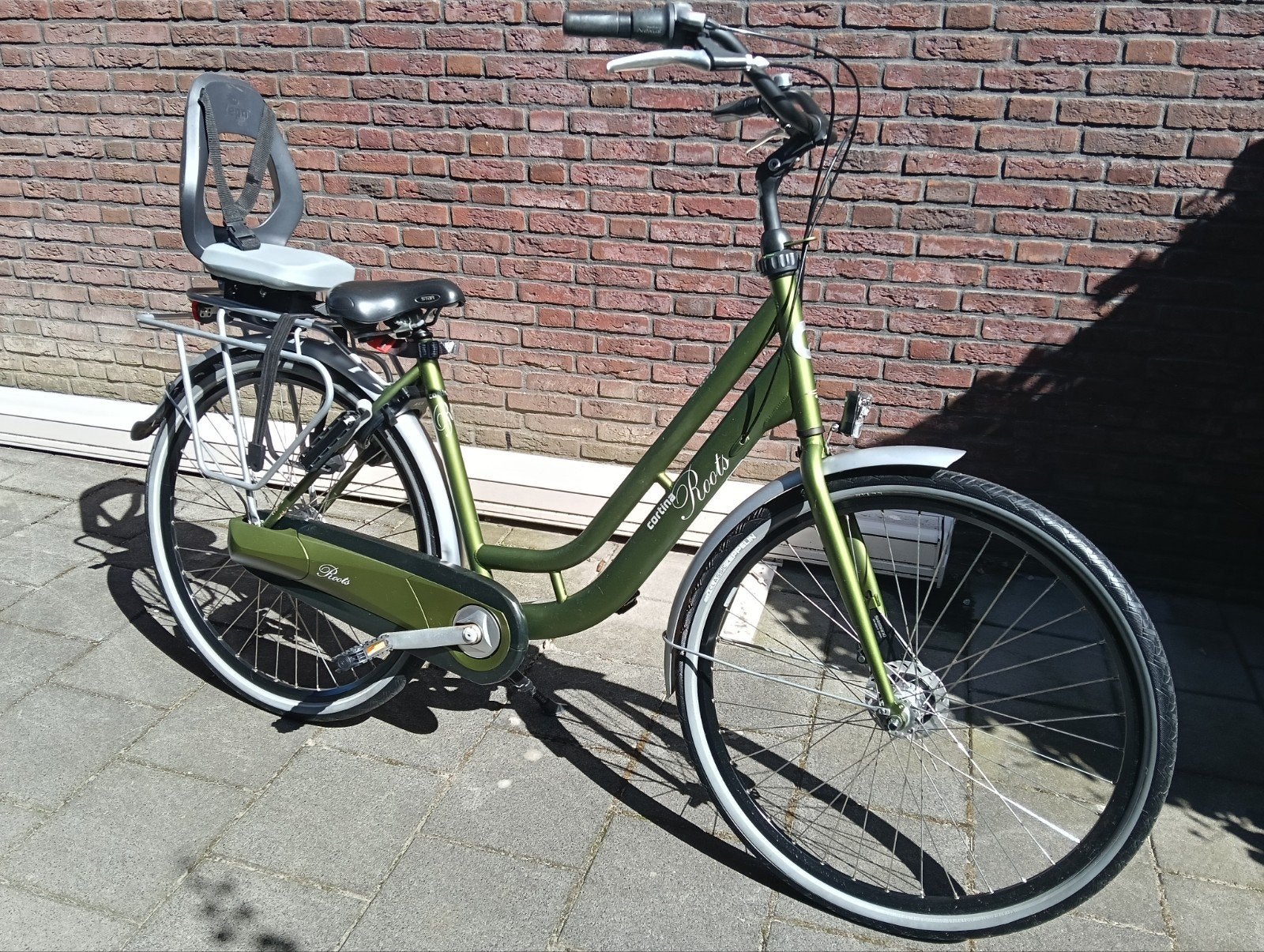 Cortina fiets 28 inch met 7 versnellingen en Yepp zitje, Versnellingen, 56 cm of meer, Zo goed als nieuw, Trommelrem