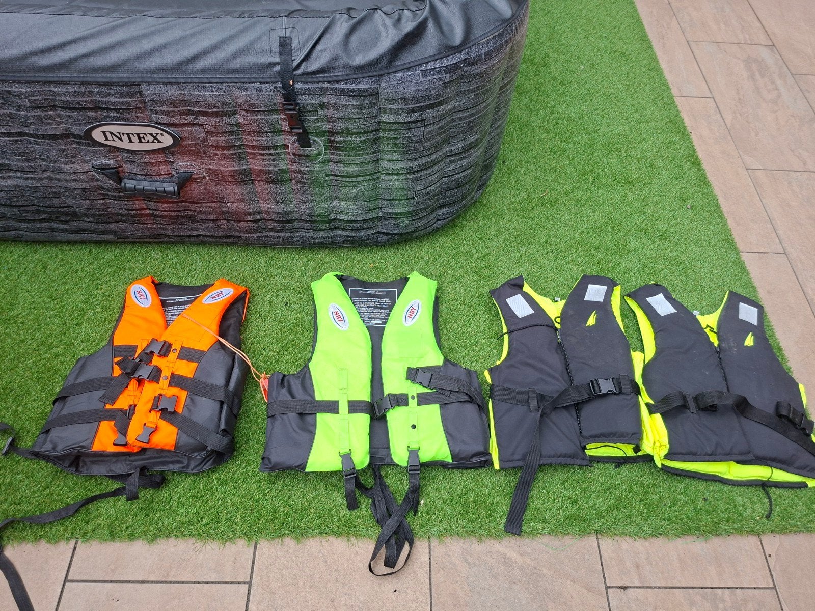 Set van 4 reddingsvesten (M, L, 2x 50 Newton), Watersport en Boten, Accessoires en Onderhoud, Ophalen, Motor en Techniek