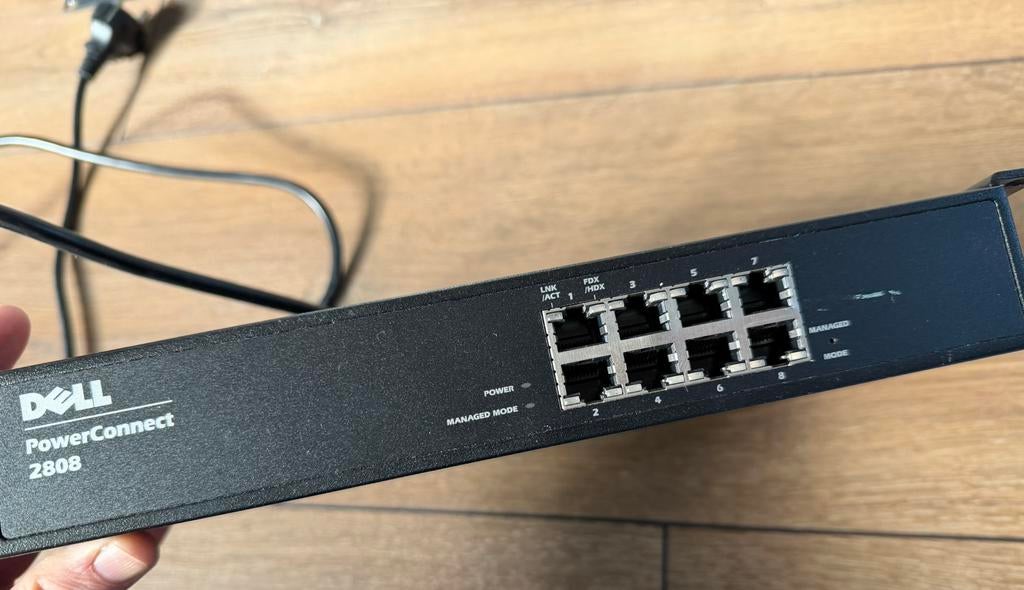Dell PowerConnect 2808 switch, Computers en Software, Netwerk switches, Ophalen, Gebruikt