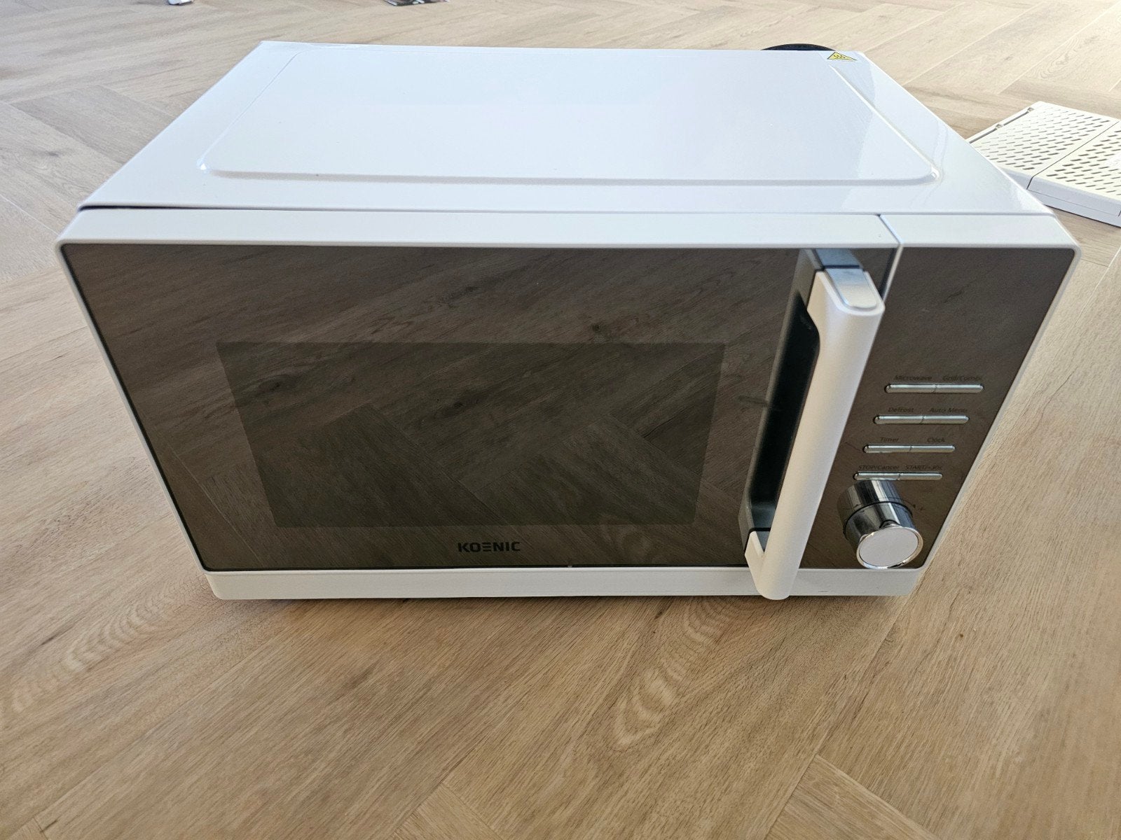 Koenic magnetron met grilfunctie., Ophalen, Zo goed als nieuw, Grill, Draaiplateau
