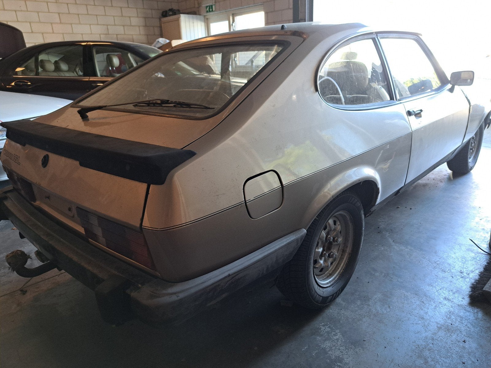 Ford capri  bj 1981 oldtimer opknapper koopje!, Auto's, Oldtimers, Bedrijf, Volkswagen, Benzine, Coupé, Handgeschakeld, Stof, Ophalen