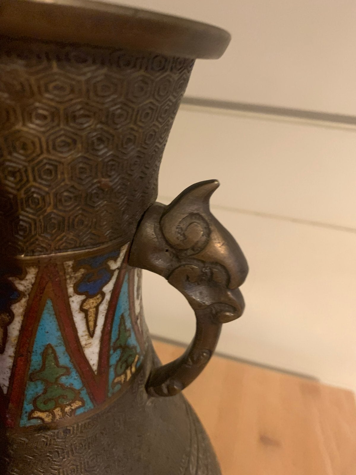 Antieke Cloisonné Vaas met Drakenhandvatten, Ophalen