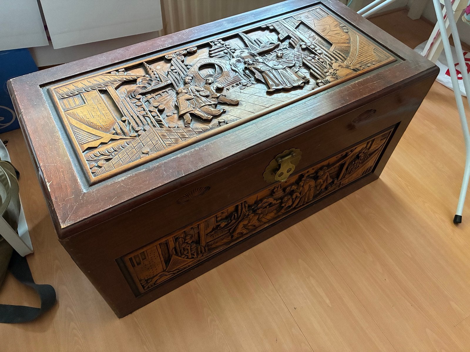 Antieke kist met houtsnijwerk - 100x50x50 cm, Ophalen