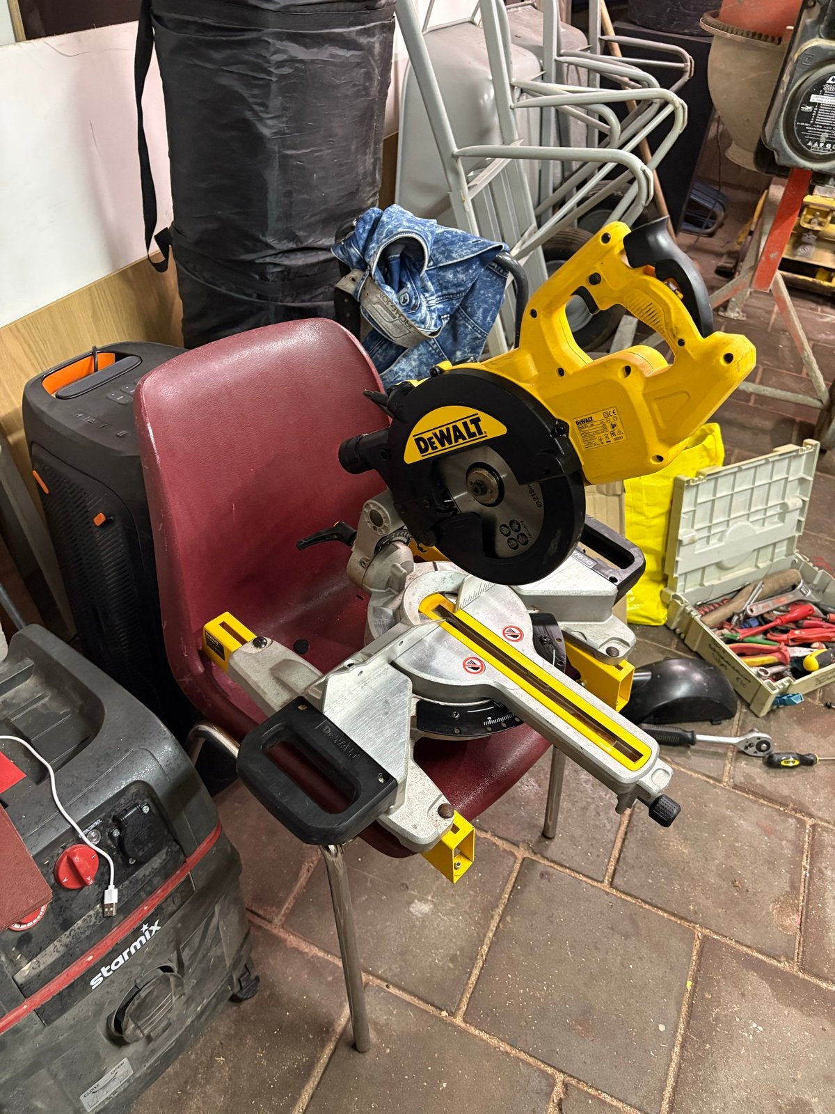 DeWalt Afkortzaag - Krachtig en Betrouwbaar