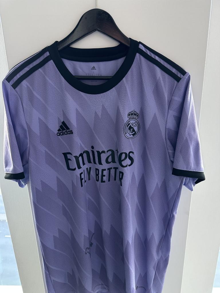 Gesigneerd Real Madrid shirt, Kleding | Heren, Sportkleding, Ophalen, Maat 52/54 (L), Paars, Nieuw