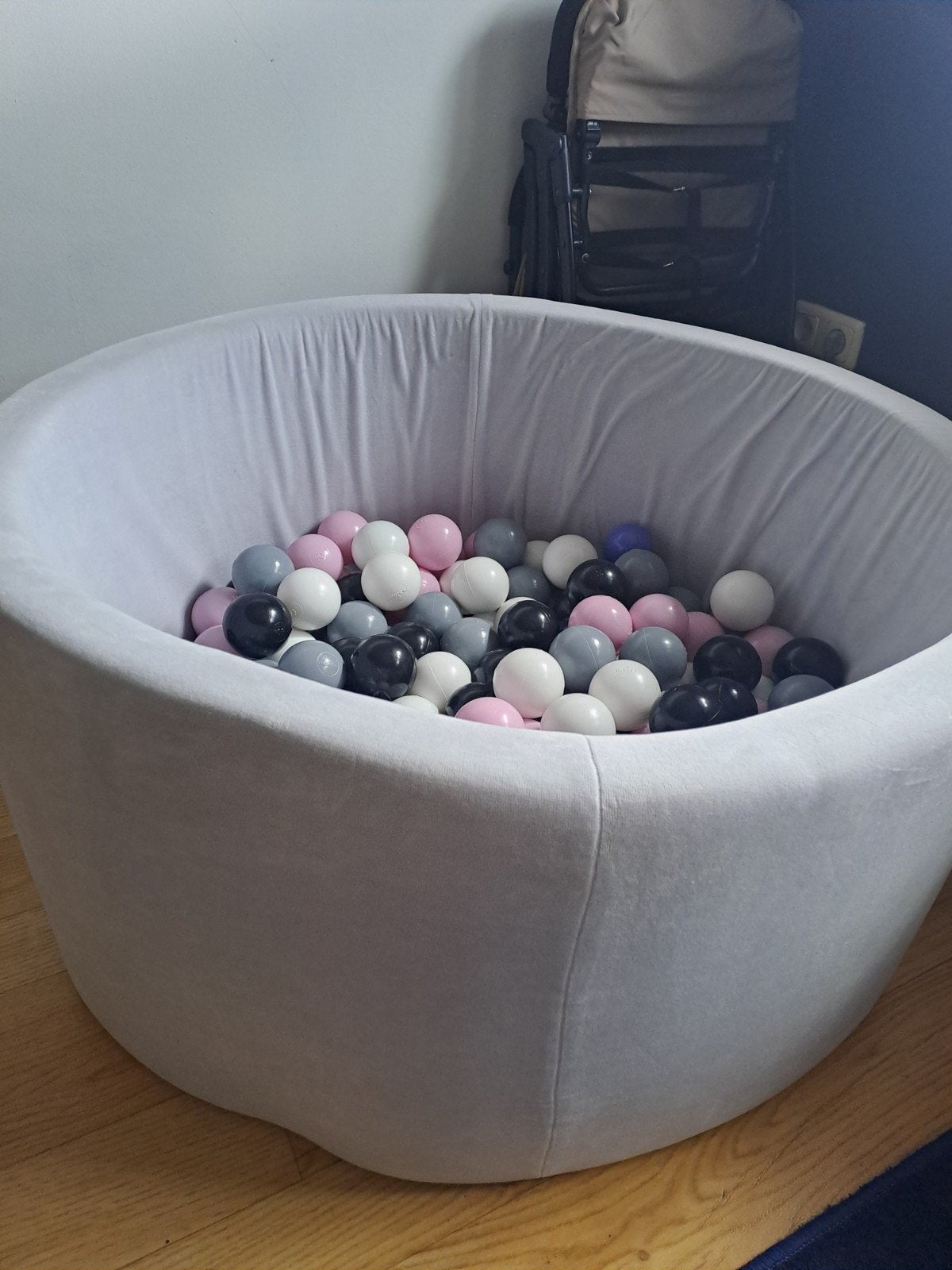 Ballenbak met ballen - Grijs, roze, wit, zwart, Ophalen of Verzenden, Zo goed als nieuw, Jongen of Meisje