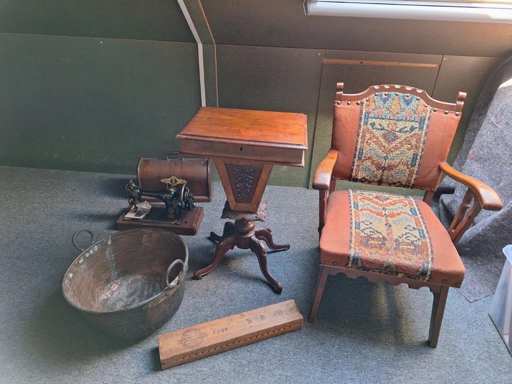 Oude Singer naaimachine en diverse brocante., Ophalen