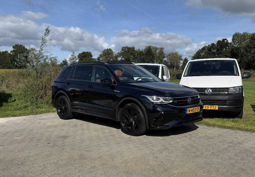 Volkswagen Tiguan Allspace 7P 3X R-line Pano Automaat IQ-Lig, Auto's, Dealer onderhouden, 4 cilinders, 7 stoelen, Zwart
